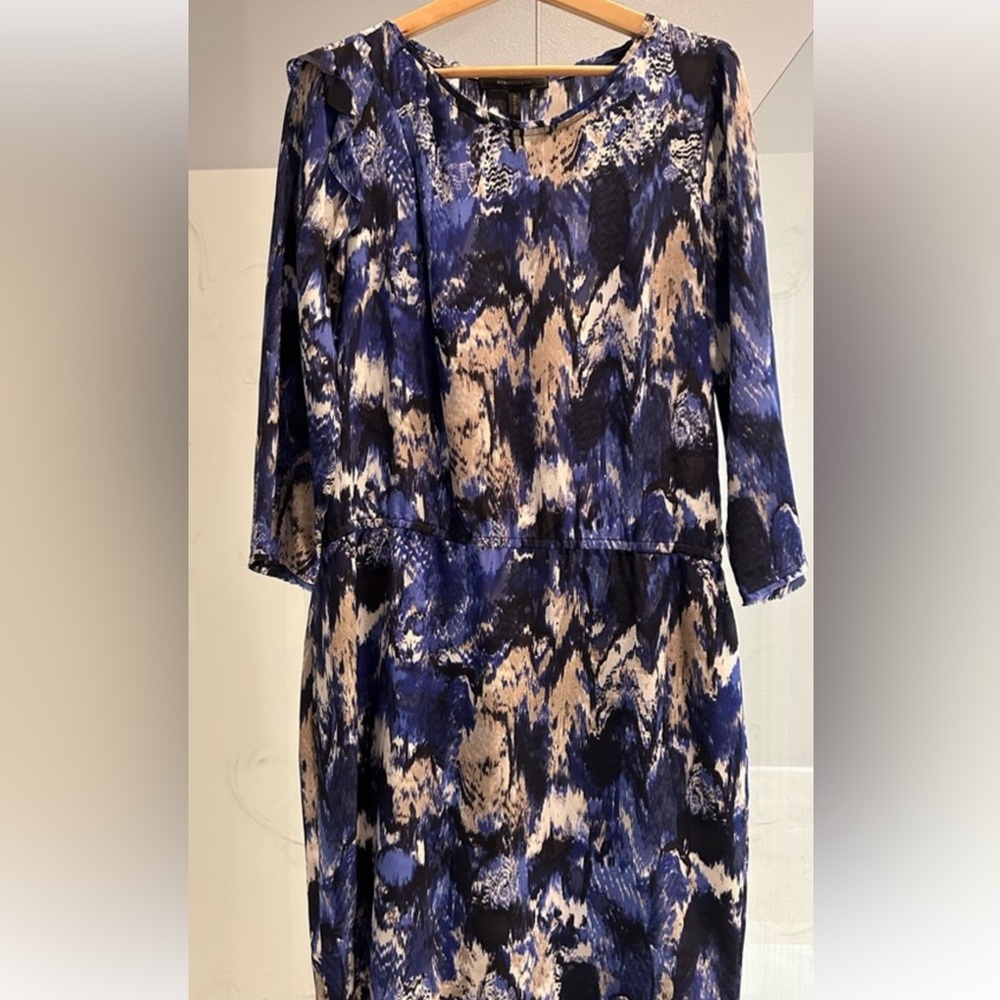 BCBG printed silk dress size small, fringe hem, 3/4 sleeves
